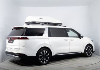 Подержанный автомобиль Kia Carnival 2020 года (5 фото)
