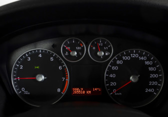 Подержанный автомобиль Ford Focus Hatchback 2007 года (11 фото)