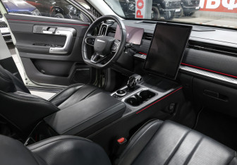 Подержанный автомобиль Jaecoo J7 2024 года (12 фото)