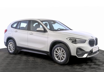 Подержанный автомобиль BMW X1 2021 года (3 фото)