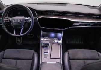Подержанный автомобиль Audi A7 2018 года (13 фото)