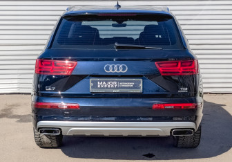 Подержанный автомобиль Audi Q7 2016 года (6 фото)