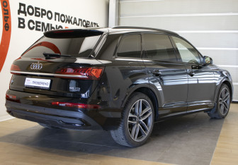 Подержанный автомобиль Audi Q7 2021 года (4 фото)