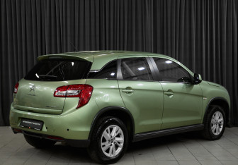 Подержанный автомобиль Citroen C4 Aircross 2012 года (4 фото)