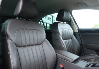 Подержанный автомобиль Skoda Superb Liftback 2015 года (14 фото)