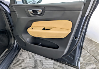 Подержанный автомобиль Volvo XC60 2019 года (26 фото)