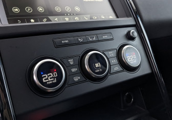 Подержанный автомобиль Land Rover Discovery 2018 года (27 фото)