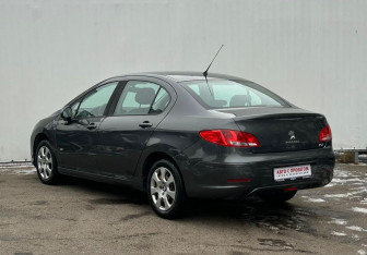 Подержанный автомобиль Peugeot 408 2014 года (7 фото)