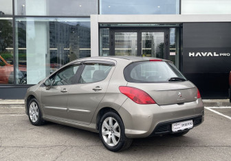 Подержанный автомобиль Peugeot 308 Hatchback 2013 года (7 фото)