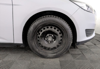 Подержанный автомобиль Ford Focus Sedan 2016 года (11 фото)