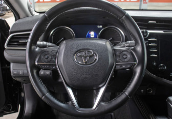 Подержанный автомобиль Toyota Camry Sedan 2020 года (17 фото)