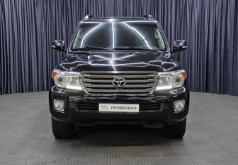 Подержанный автомобиль Toyota Land Cruiser Suv 2013 года (2 фото)