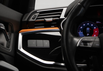Подержанный автомобиль Audi Q3 2019 года (14 фото)