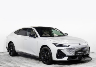 Подержанный автомобиль Changan UNI-V 2022 года (2 фото)