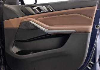 Подержанный автомобиль BMW X5 2023 года (25 фото)