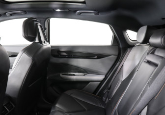 Подержанный автомобиль Changan UNI-V 2023 года (12 фото)