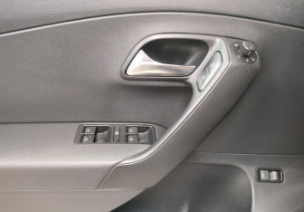 Подержанный автомобиль Volkswagen Polo Sedan 2016 года (18 фото)