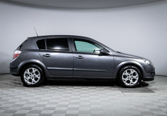 Подержанный автомобиль Opel Astra Hatchback 2006 года (4 фото)