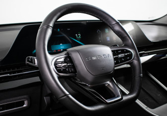 Подержанный автомобиль Omoda C5 2023 года (14 фото)