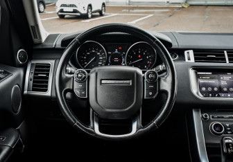Подержанный автомобиль Land Rover Range Rover Sport 2017 года (16 фото)