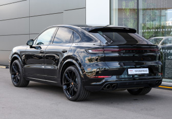 Подержанный автомобиль Porsche Cayenne 2025 года (7 фото)