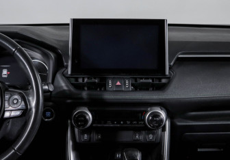 Подержанный автомобиль Toyota RAV4 2022 года (13 фото)