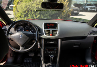 Подержанный автомобиль Peugeot 207 Hatchback 2008 года (10 фото)