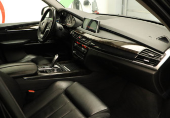 Подержанный автомобиль BMW X5 2016 года (22 фото)