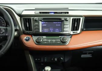 Подержанный автомобиль Toyota RAV4 2013 года (15 фото)