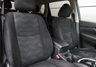Подержанный автомобиль Nissan X-Trail 2016 года (11 фото)