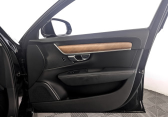 Подержанный автомобиль Volvo S90 2020 года (25 фото)