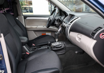 Подержанный автомобиль Mitsubishi Pajero Sport 2014 года (11 фото)