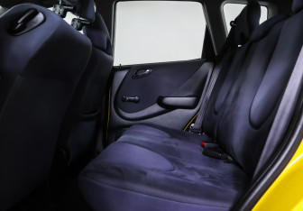 Подержанный автомобиль Honda Jazz 2006 года (11 фото)
