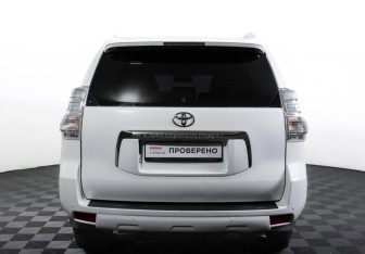 Подержанный автомобиль Toyota Land Cruiser Prado 2011 года (6 фото)
