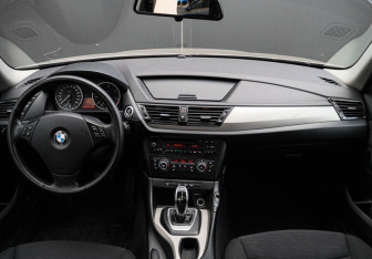 Подержанный автомобиль BMW X1 2014 года (9 фото)