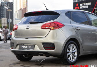 Подержанный автомобиль Kia Ceed Hatchback 2016 года (18 фото)
