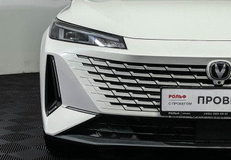 Подержанный автомобиль Changan Lamore 2023 года (18 фото)