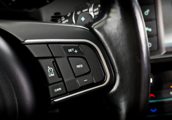 Подержанный автомобиль Jaguar F-Pace 2018 года (28 фото)