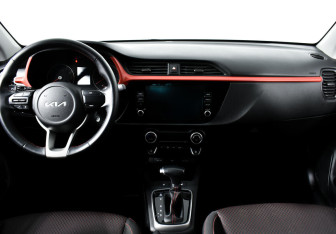 Подержанный автомобиль Kia Rio Hatchback 2021 года (10 фото)