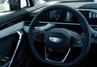 Новый Geely Atlas 2025 (11 фото)