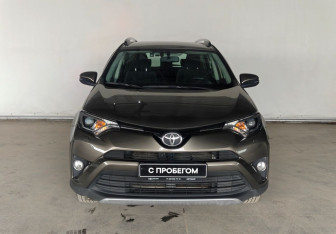 Подержанный автомобиль Toyota RAV4 2016 года (2 фото)