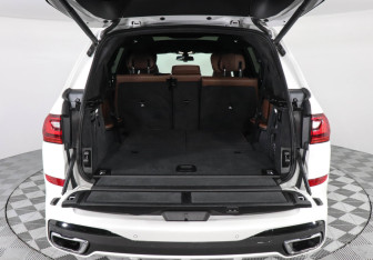 Подержанный автомобиль BMW X7 2019 года (9 фото)