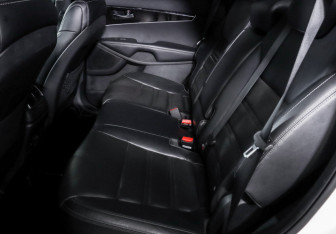 Подержанный автомобиль Kia Sorento 2016 года (10 фото)