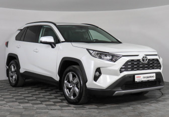 Подержанный автомобиль Toyota RAV4 2021 года (3 фото)