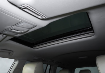 Подержанный автомобиль Nissan Patrol 2012 года (17 фото)