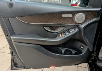 Подержанный автомобиль Mercedes-Benz GLC Coupe 2020 года (19 фото)