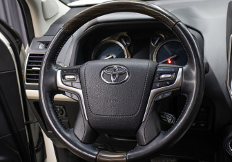 Подержанный автомобиль Toyota Land Cruiser Prado 2020 года (17 фото)