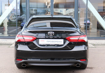 Подержанный автомобиль Toyota Camry Sedan 2022 года (5 фото)