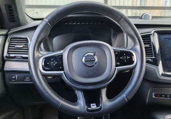 Подержанный автомобиль Volvo XC90 2018 года (19 фото)