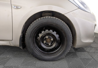 Подержанный автомобиль Hyundai Solaris Hatchback 2012 года (18 фото)